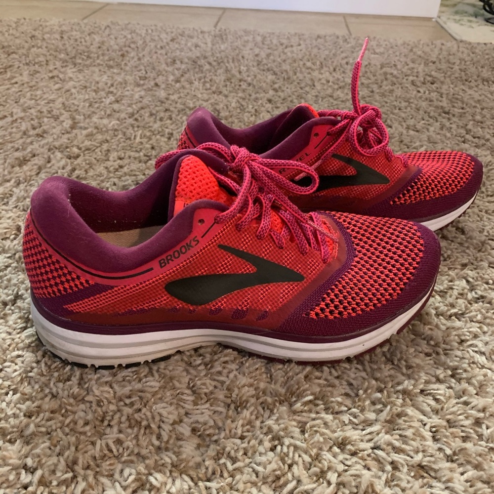 Brooks revel neutral running shoe size 7.5